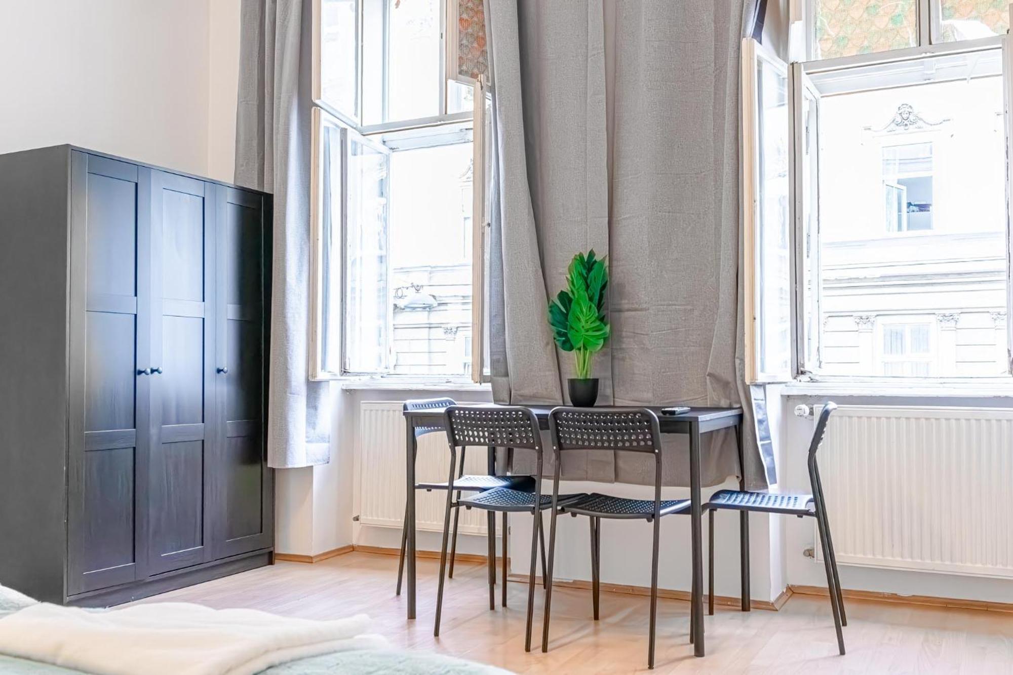 City-Linked 2Br Apartment Near Wiener Stadthalle Exterior photo