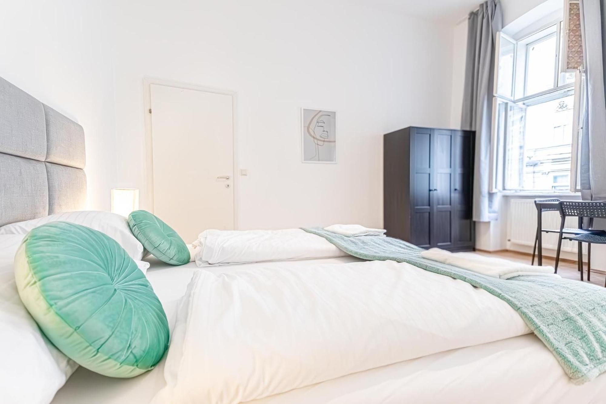 City-Linked 2Br Apartment Near Wiener Stadthalle Exterior photo