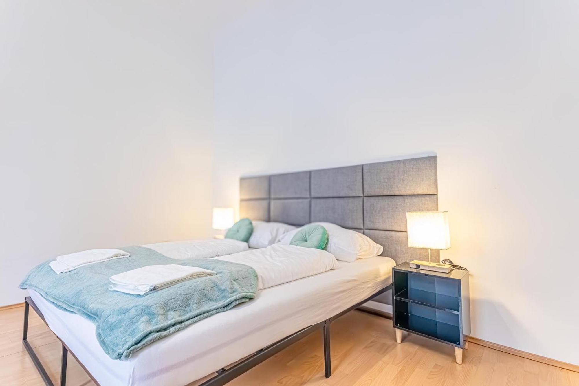 City-Linked 2Br Apartment Near Wiener Stadthalle Exterior photo