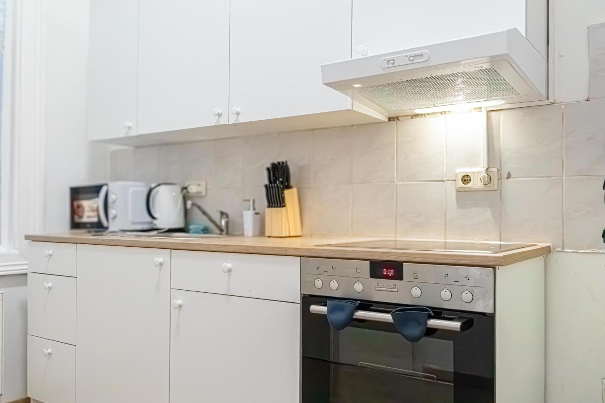City-Linked 2Br Apartment Near Wiener Stadthalle Exterior photo
