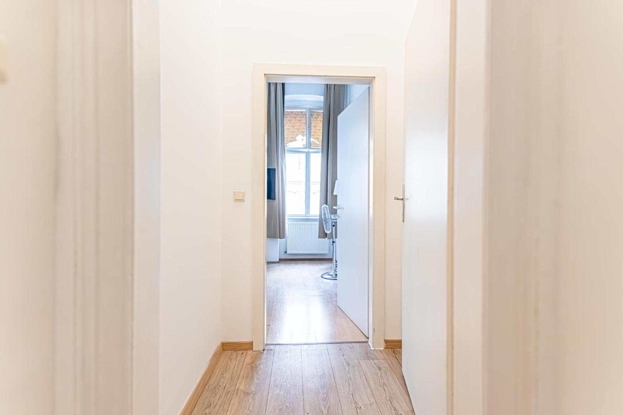 City-Linked 2Br Apartment Near Wiener Stadthalle Exterior photo