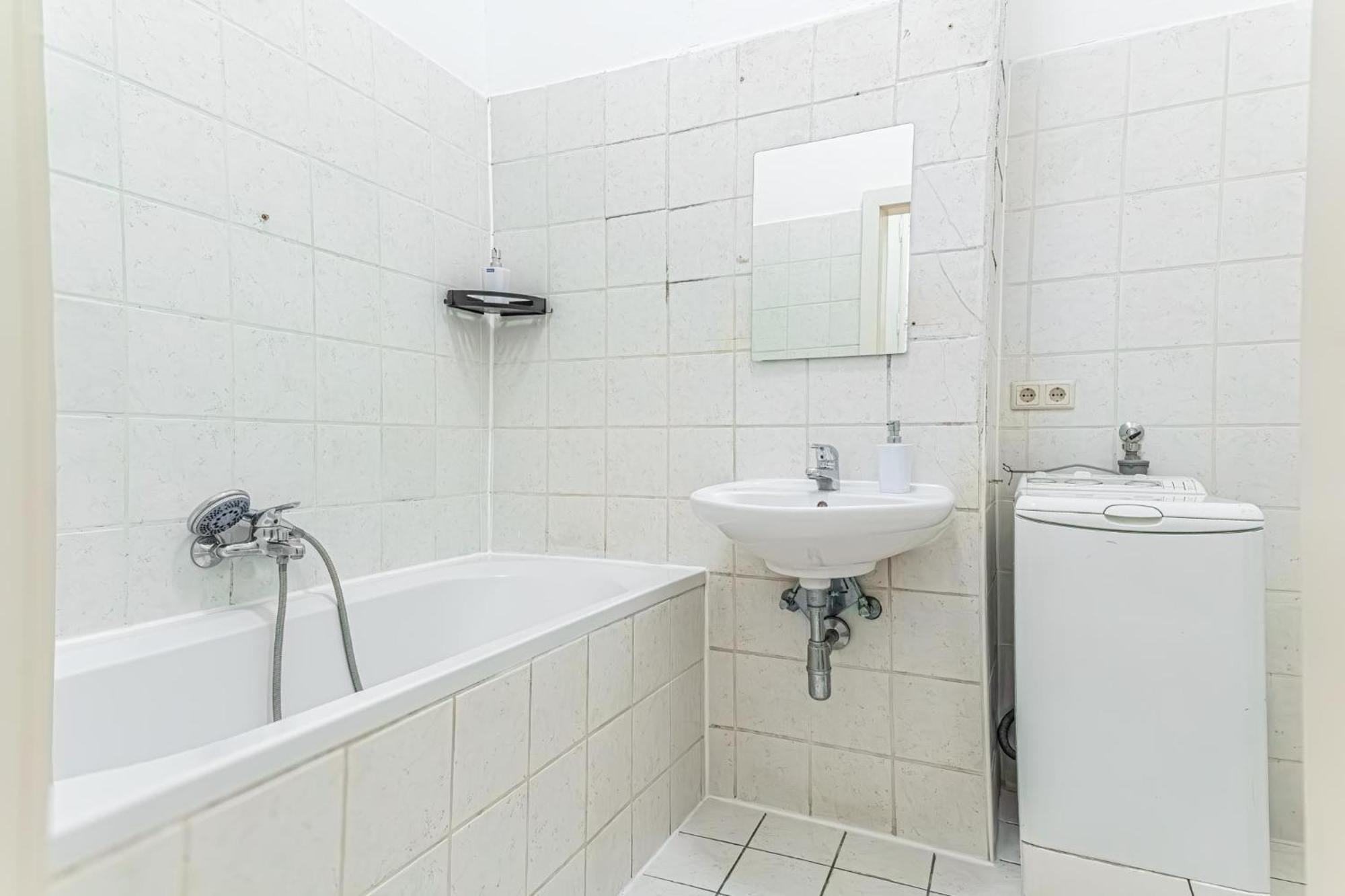 City-Linked 2Br Apartment Near Wiener Stadthalle Exterior photo
